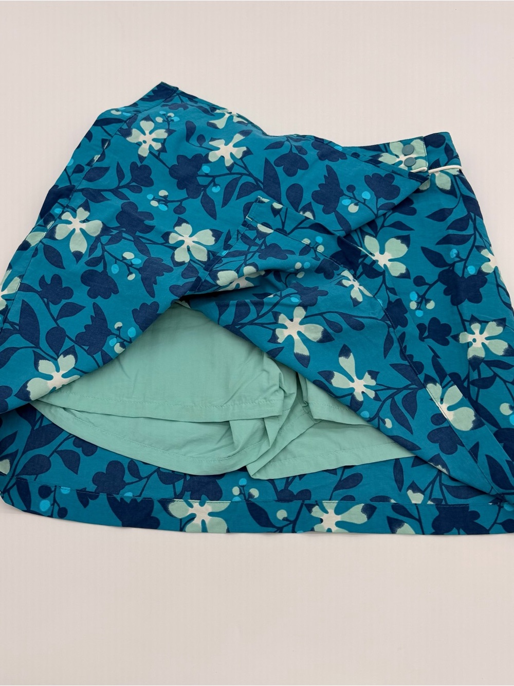 Patagonia Women's Button Out Boardie Wrap Skirt With Detachable Shorts Size 8